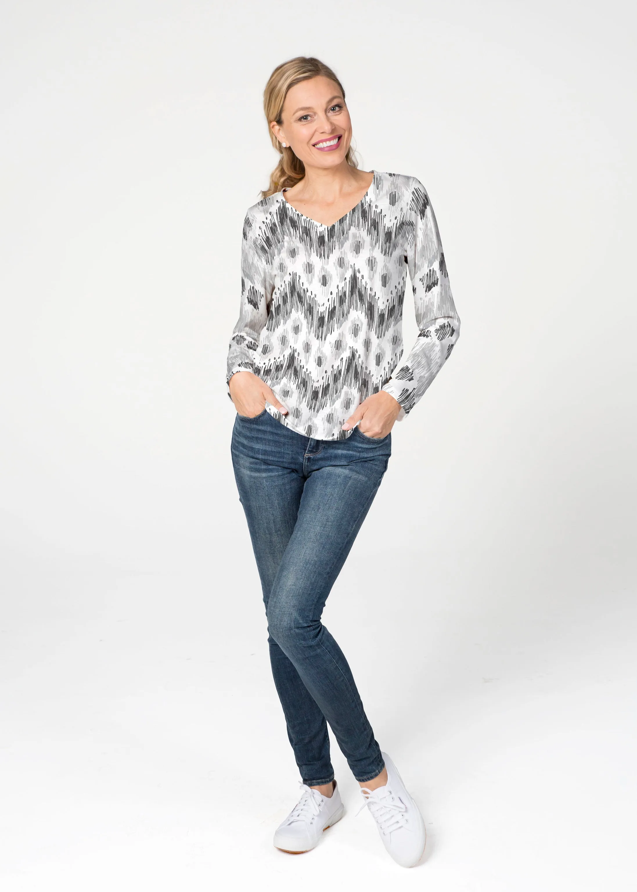 Tonal Waves Black (7834) ~ French Terry V-neck Top