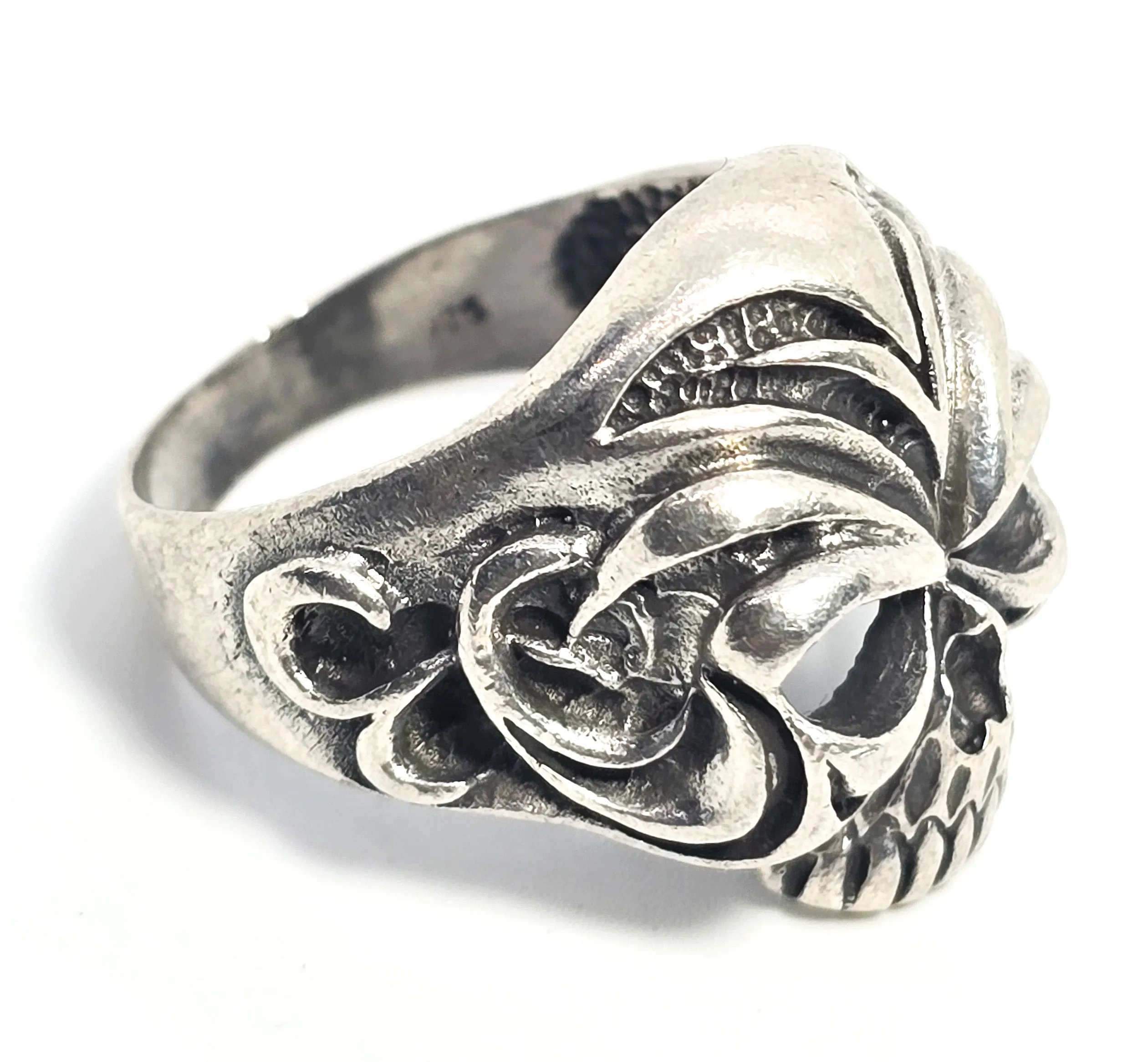 Tribal skull retro biker thick sterling silver skull with open eyes men's ring size 9.5