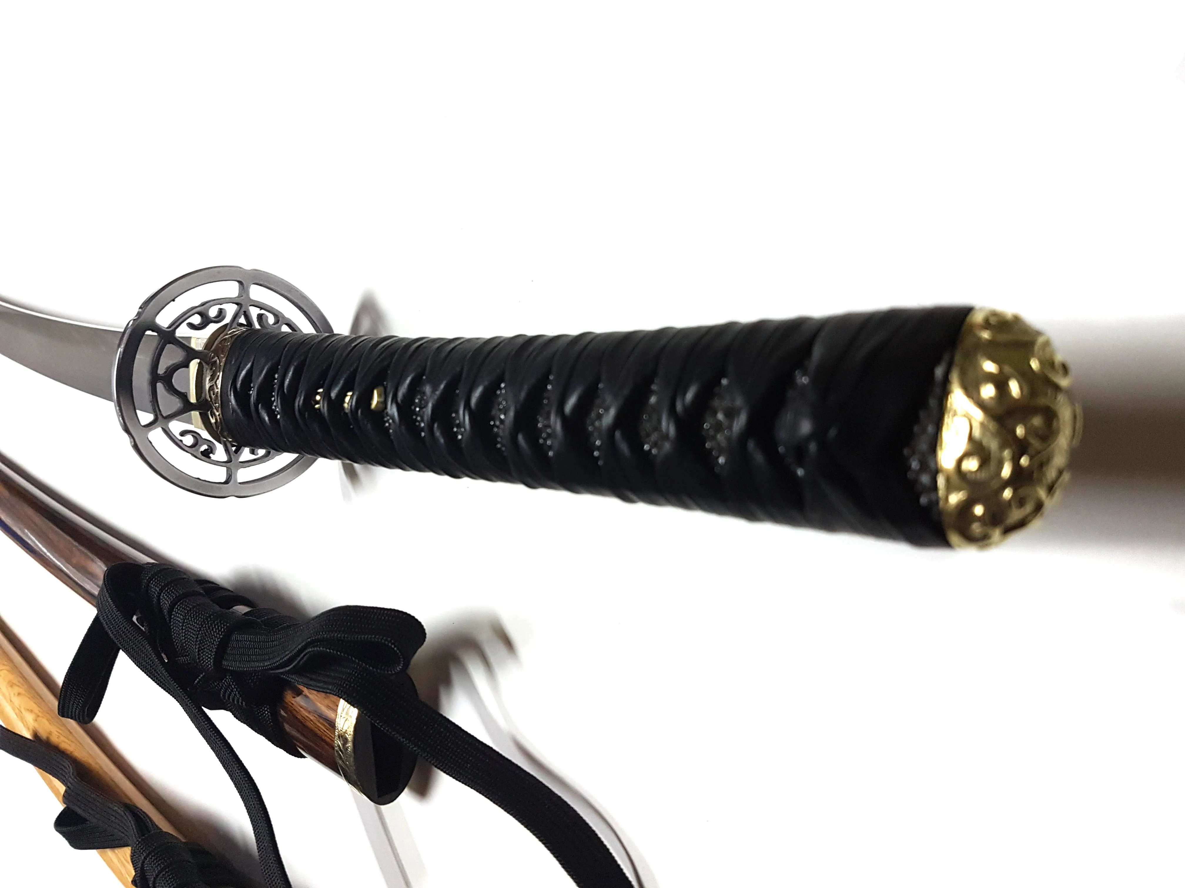 Vine themed jingum with two scabbards