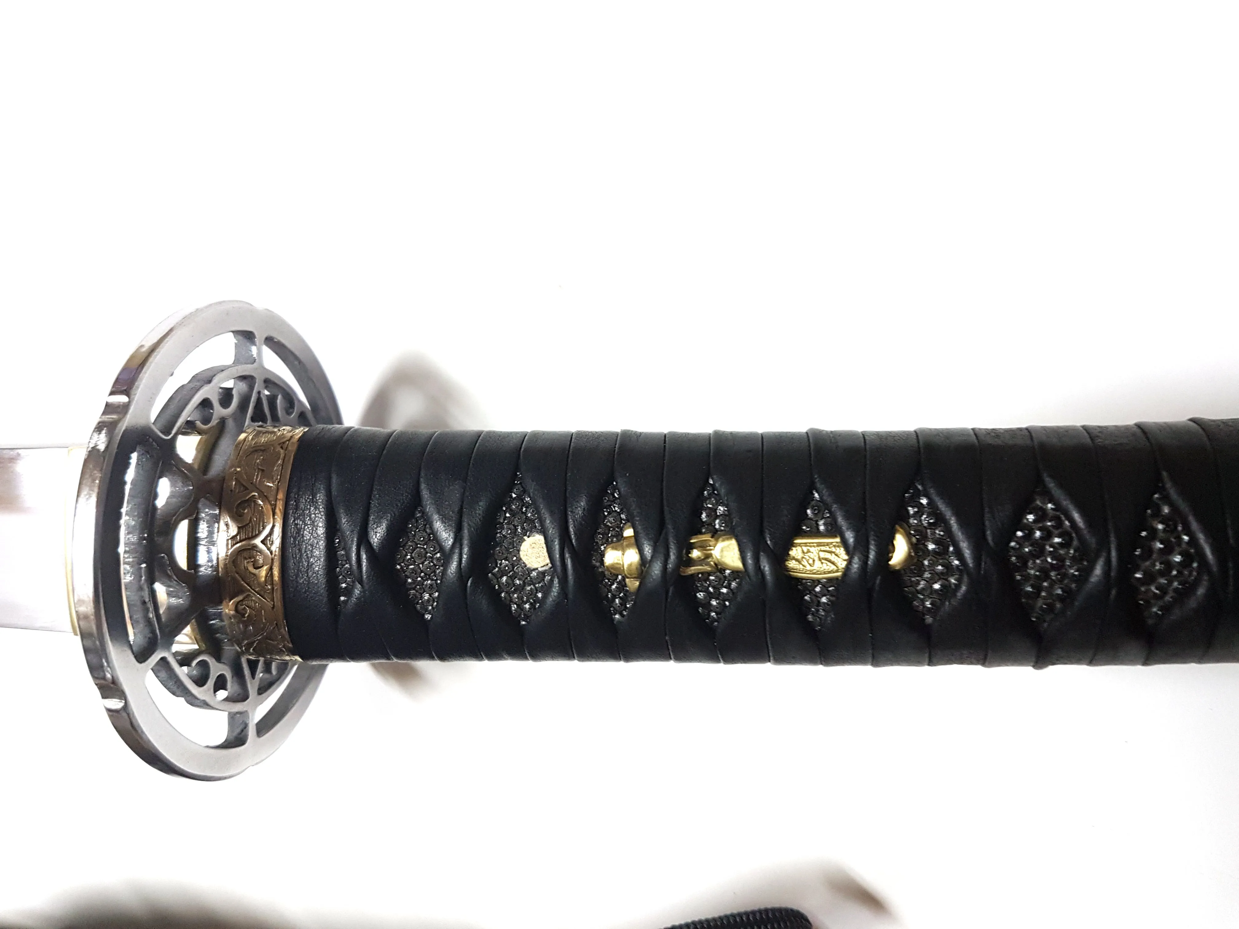 Vine themed jingum with two scabbards