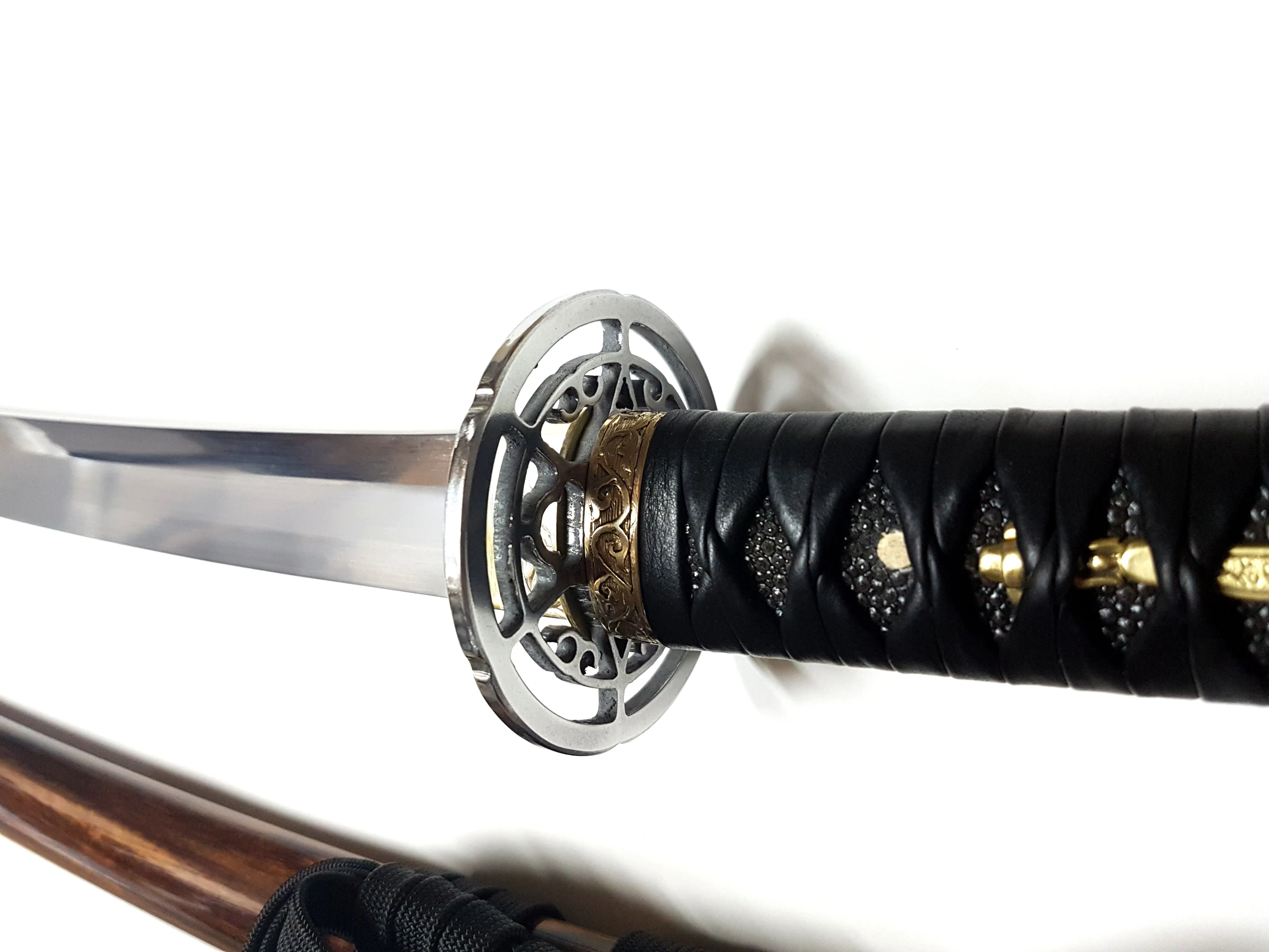 Vine themed jingum with two scabbards