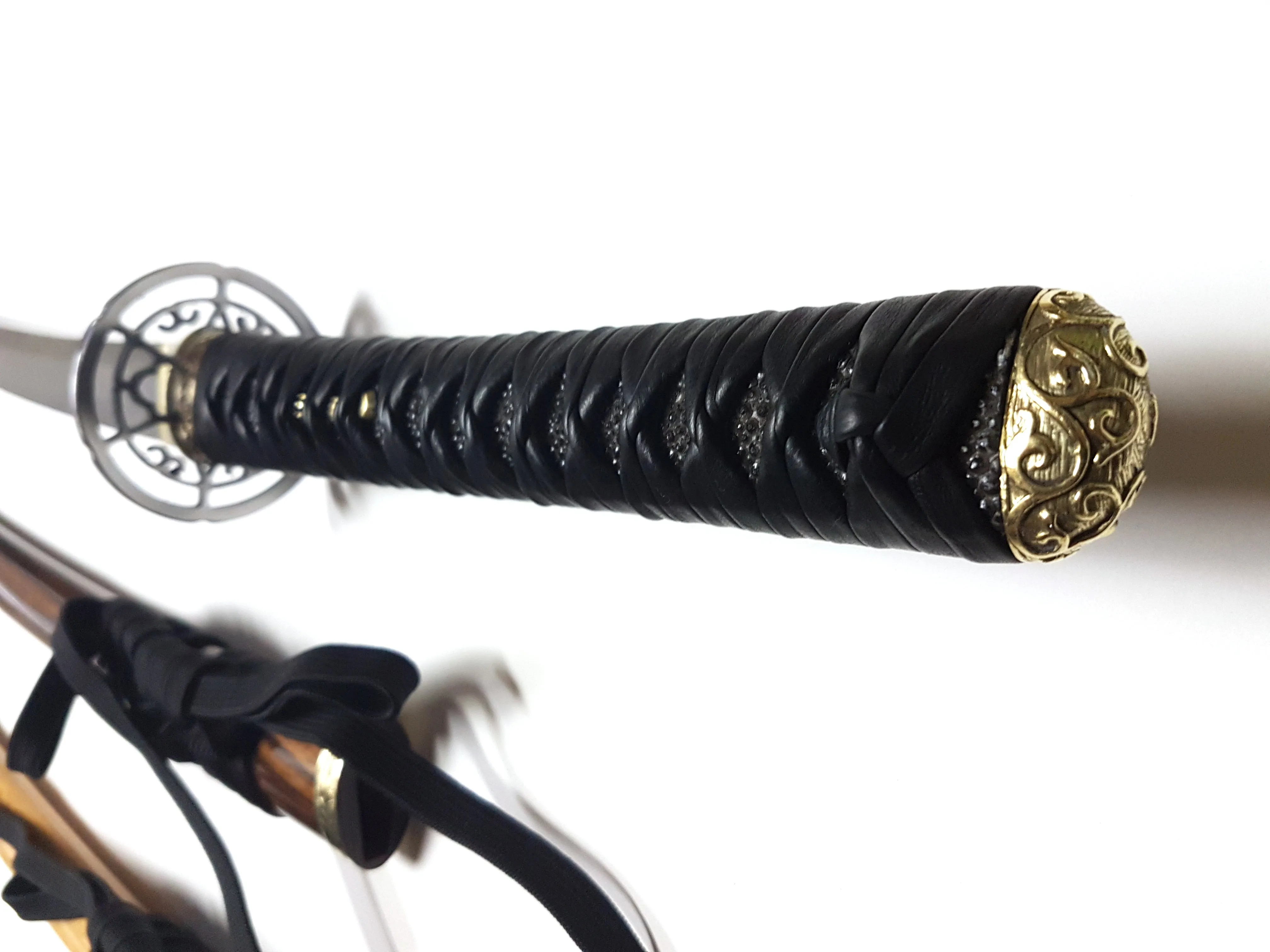 Vine themed jingum with two scabbards