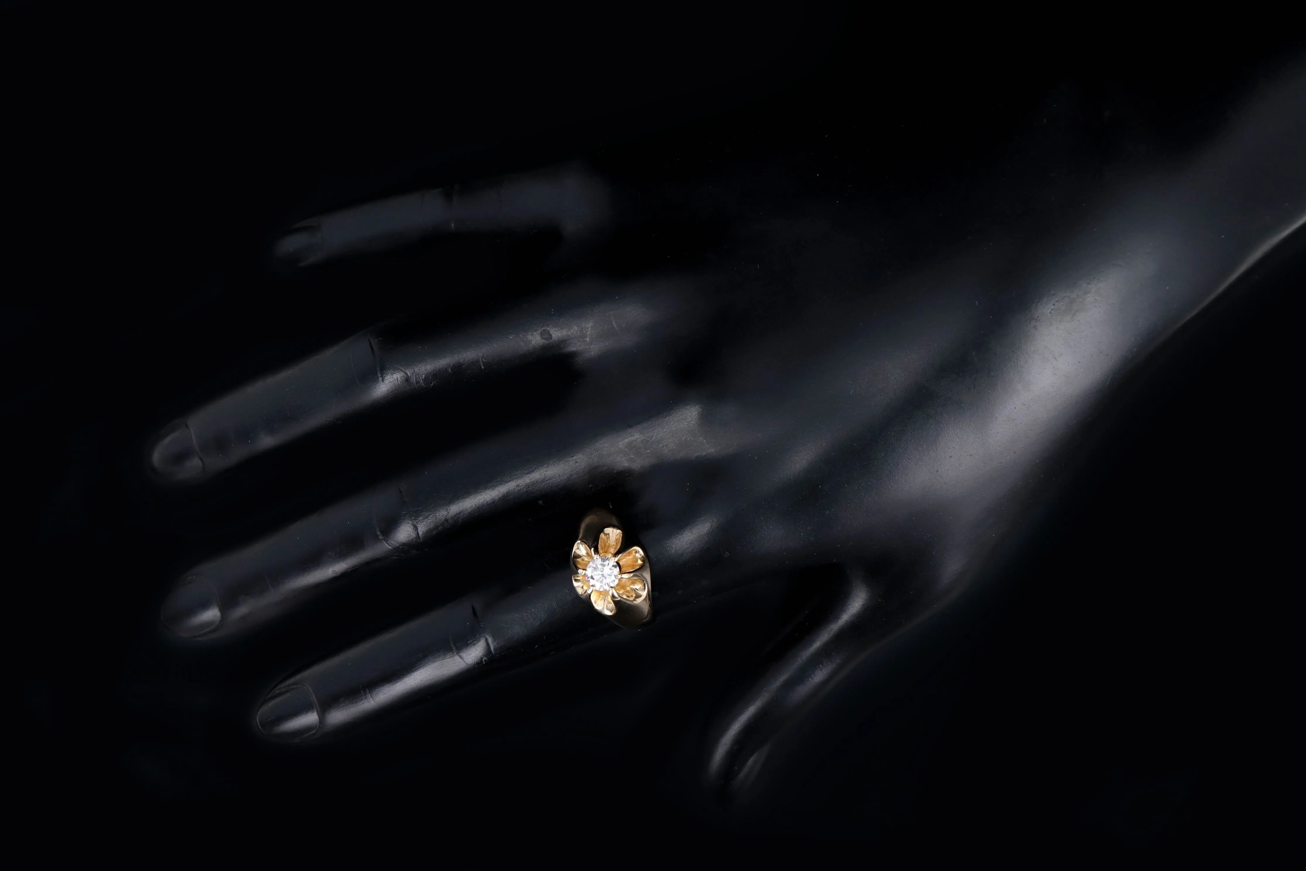 Vintage 14K Yellow Gold 0.50 Carat Round Brilliant Diamond Belcher Buttercup Setting Ring