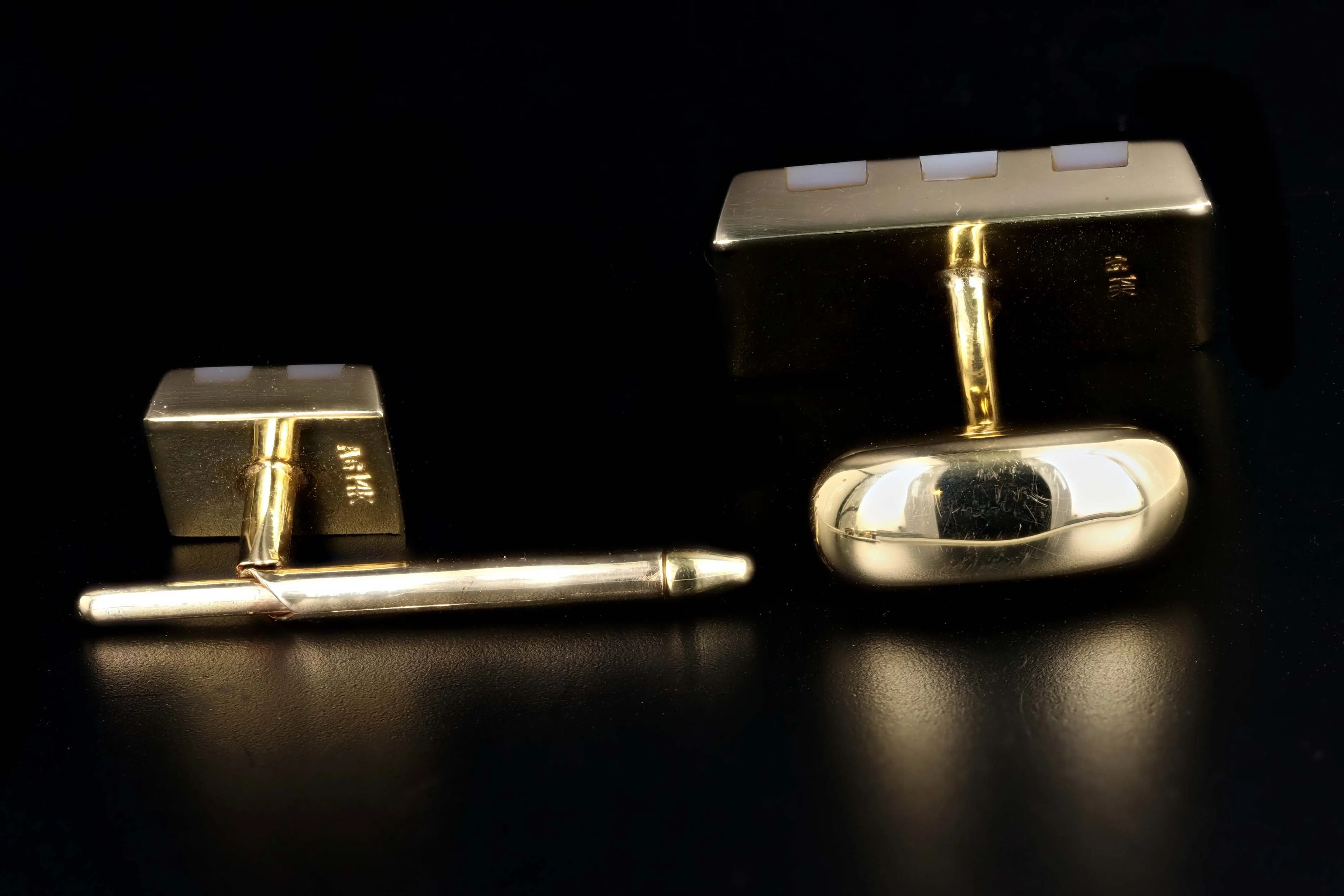 Vintage 14K Yellow Gold & Mother Of Pearl Cufflink Set