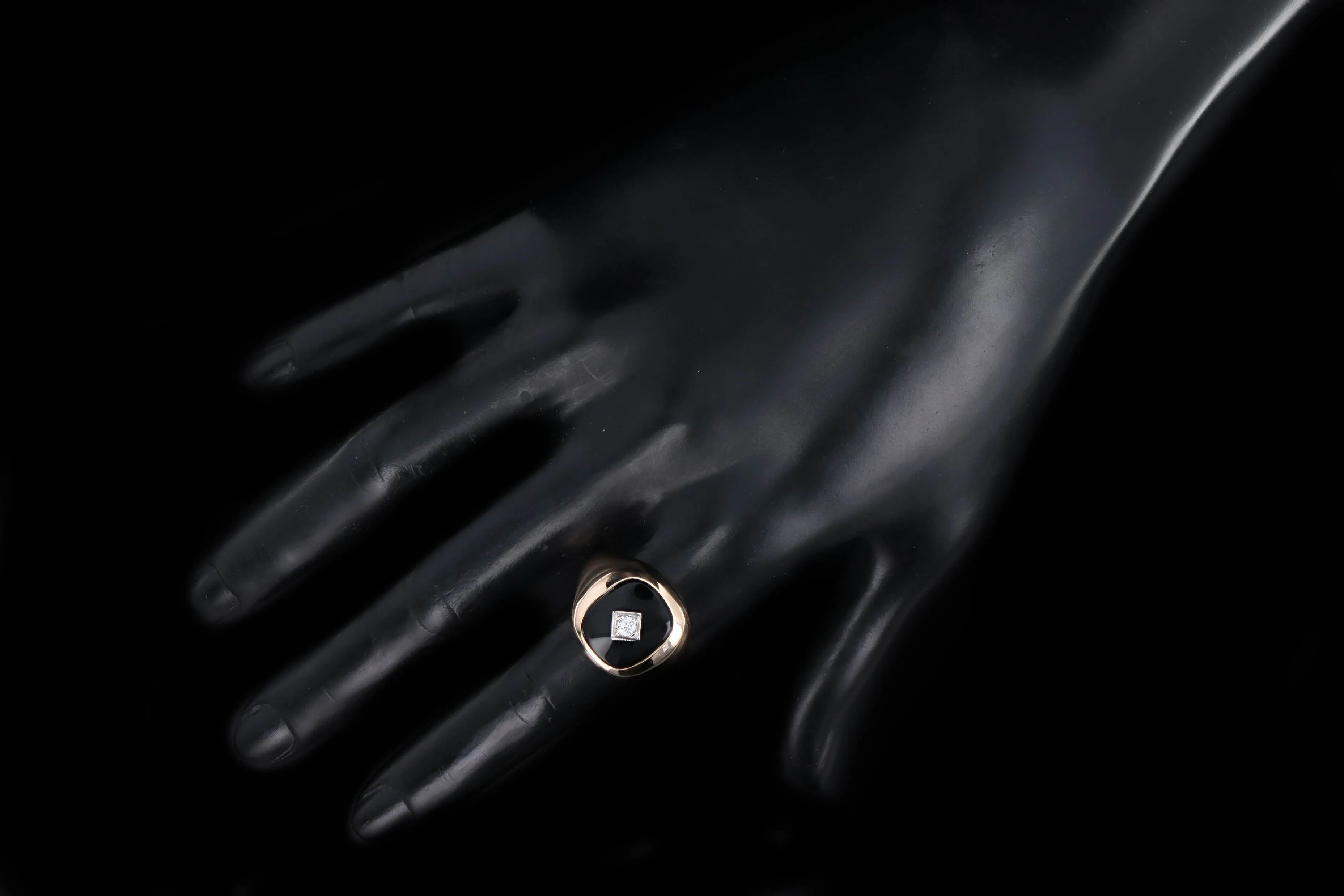 Vintage 14K Yellow Gold Black Onyx & Round Diamond Mens Ring