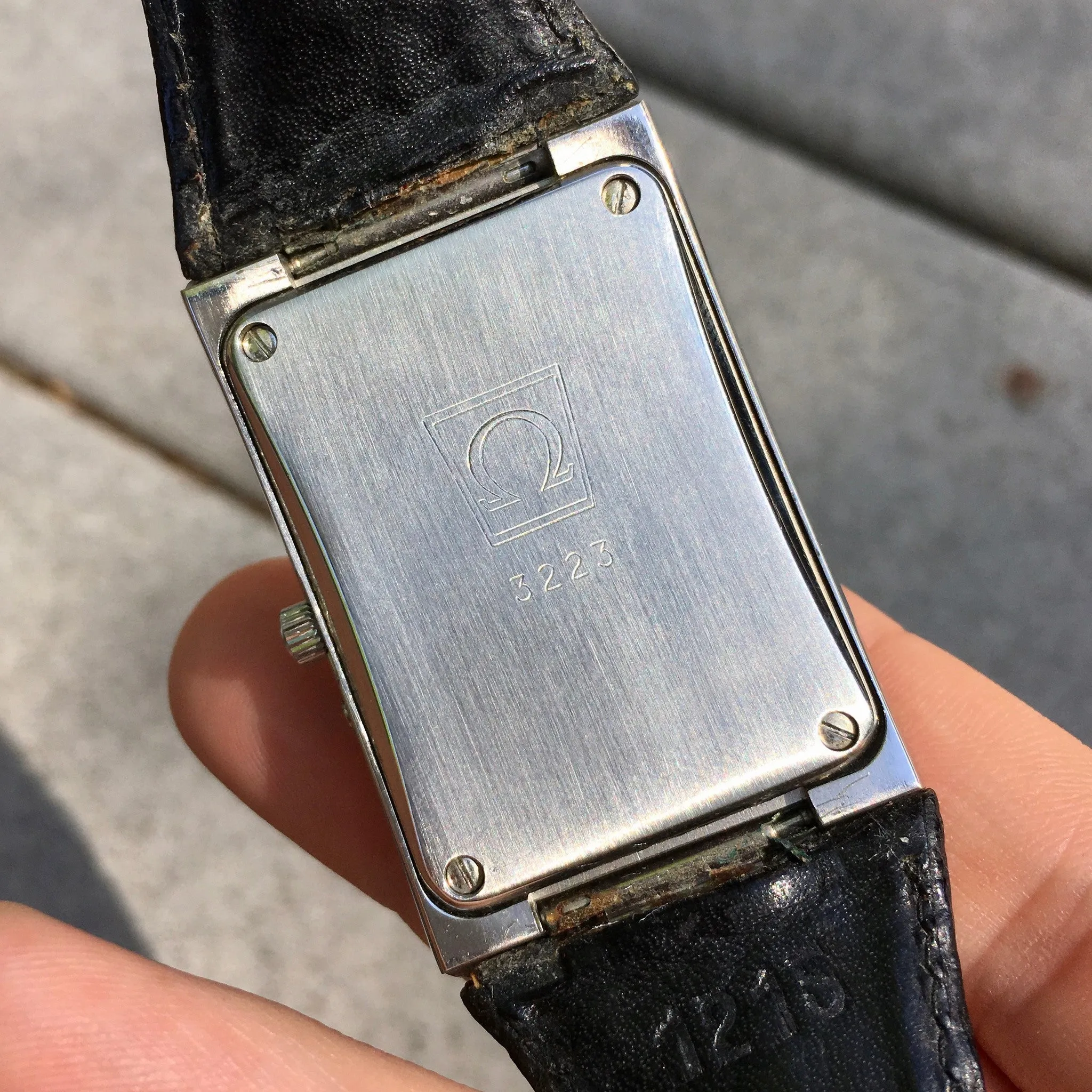 Vintage Omega Megaquartz F2.4MHz 196.0013 Black Dial 3223 Quartz Cal. 1510 Wristwatch 1970's