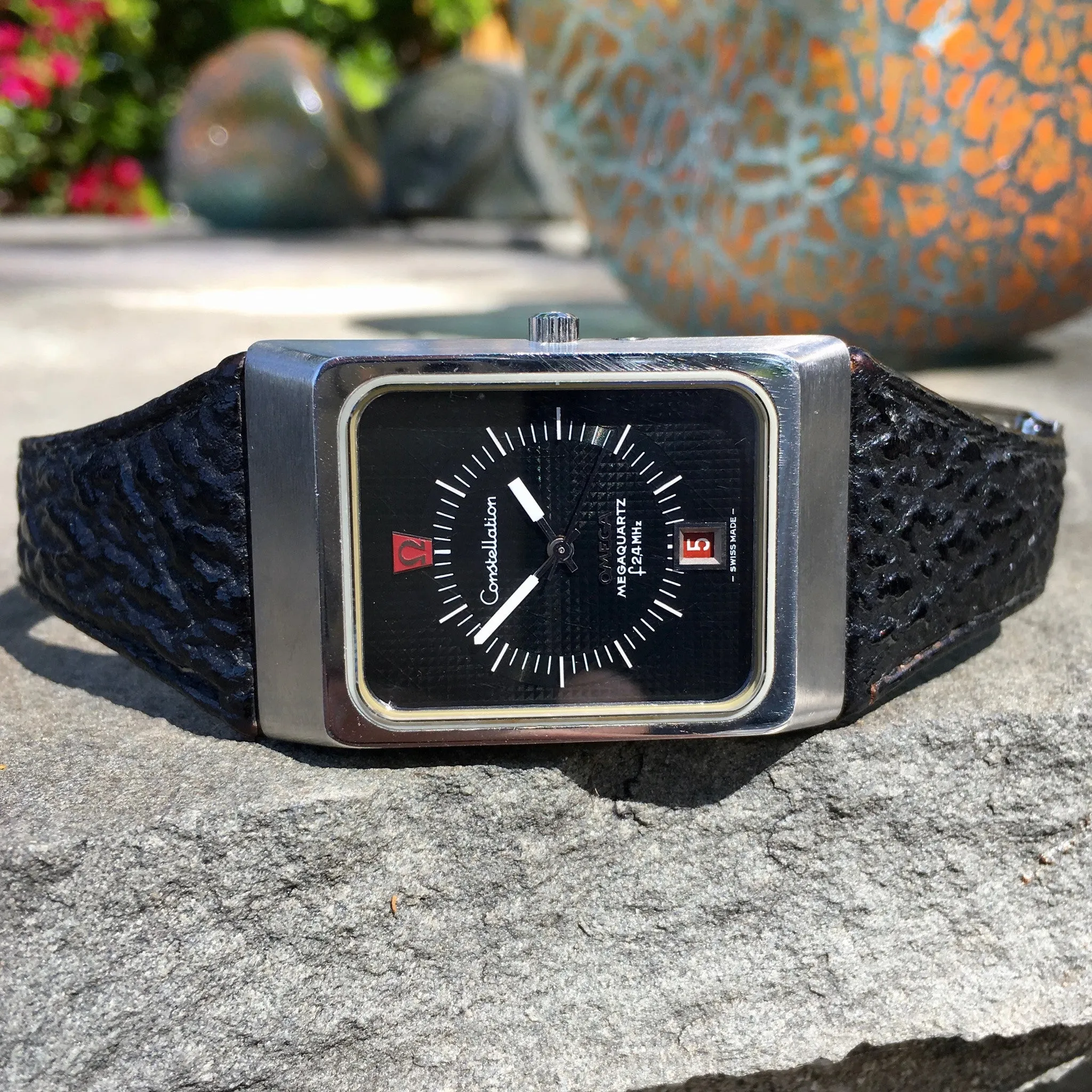 Vintage Omega Megaquartz F2.4MHz 196.0013 Black Dial 3223 Quartz Cal. 1510 Wristwatch 1970's