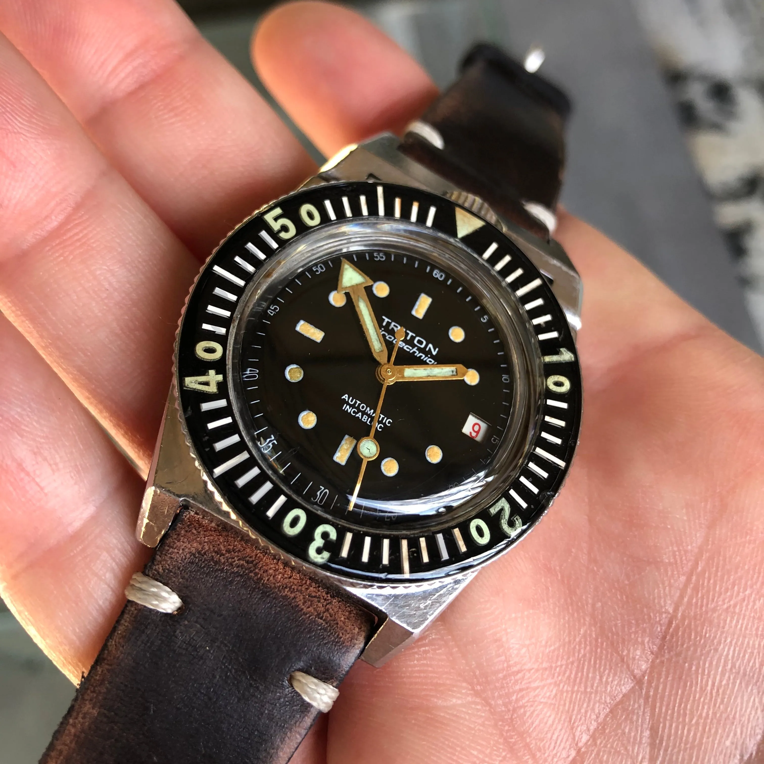 Vintage Triton Spirotechnique Diving Bakelite Roulette Date Automatic Wristwatch