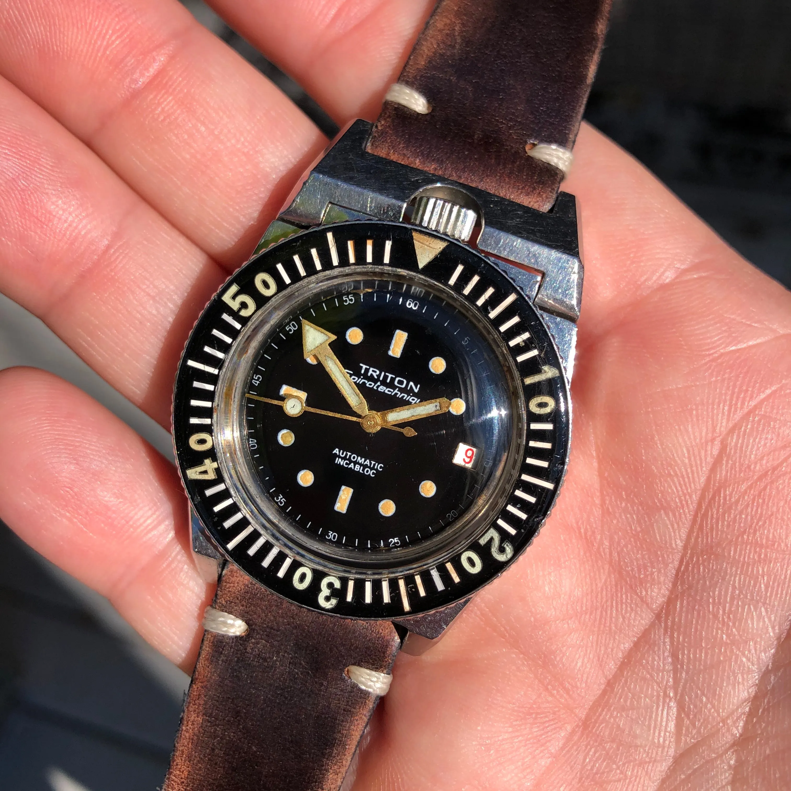 Vintage Triton Spirotechnique Diving Bakelite Roulette Date Automatic Wristwatch