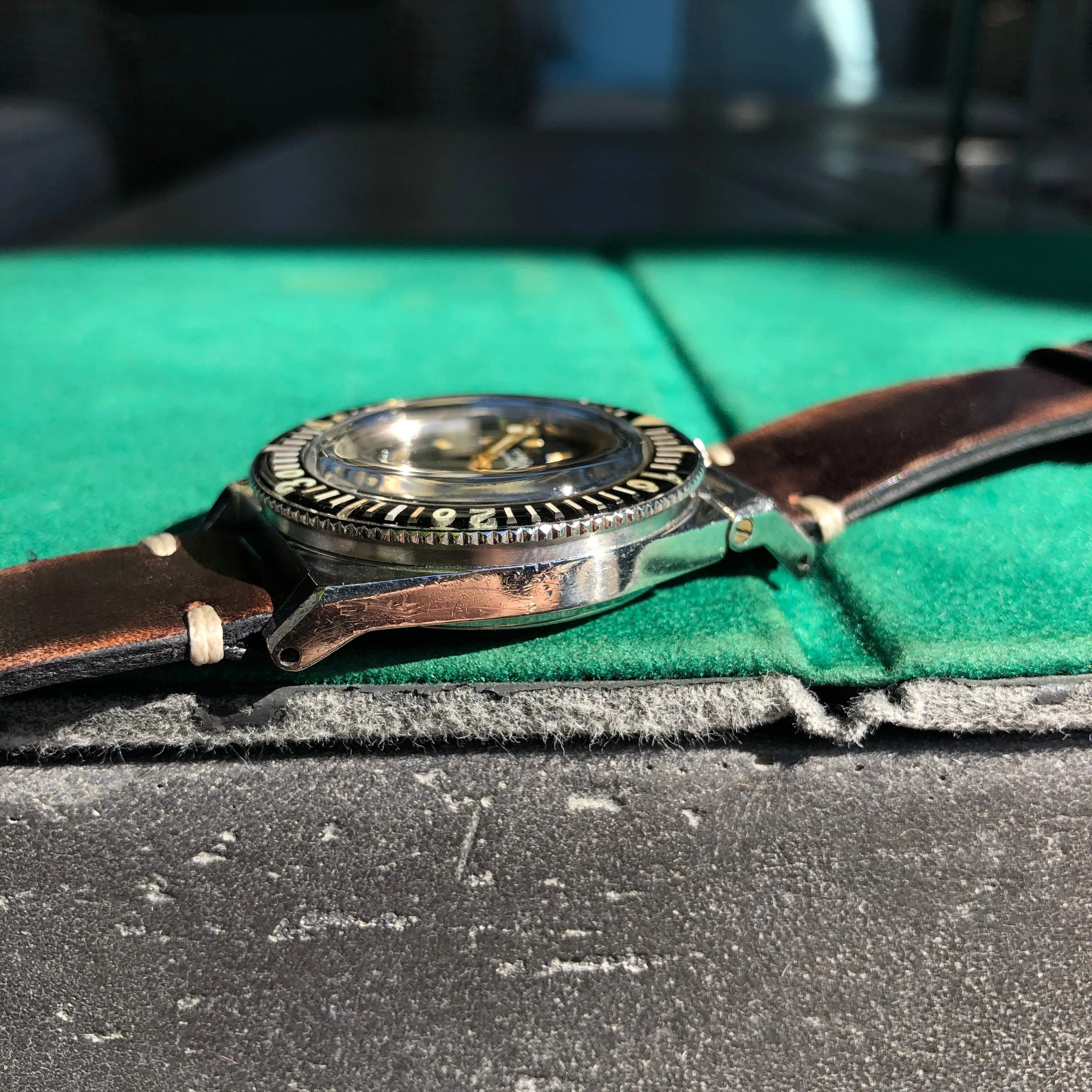 Vintage Triton Spirotechnique Diving Bakelite Roulette Date Automatic Wristwatch