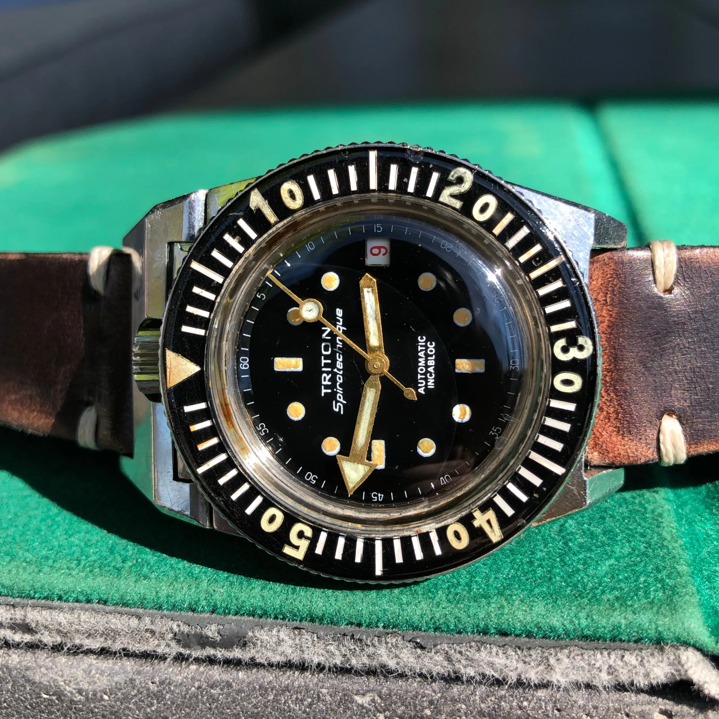 Vintage Triton Spirotechnique Diving Bakelite Roulette Date Automatic Wristwatch